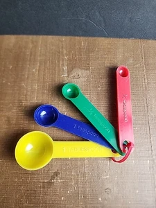 Vintage Markenlos Kunststoff Messlöffel Set Primärfarben Taiwan  - Bild 1 von 13