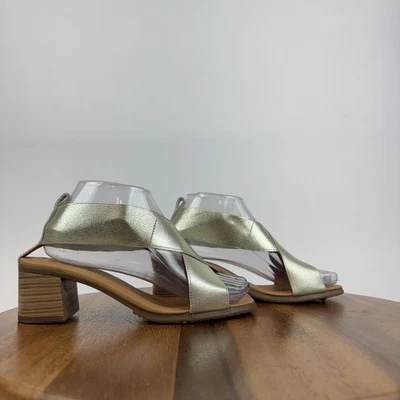 Nuevas sandalias para mujer Andre Assous Naira de lino pesas plumas doradas con tiras talla 38 Foto 1 de 4