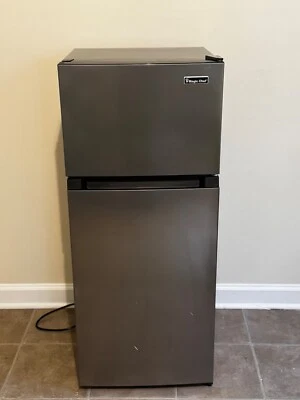 Mini refrigerador, con congelador en acero platino Foto 1 de 3