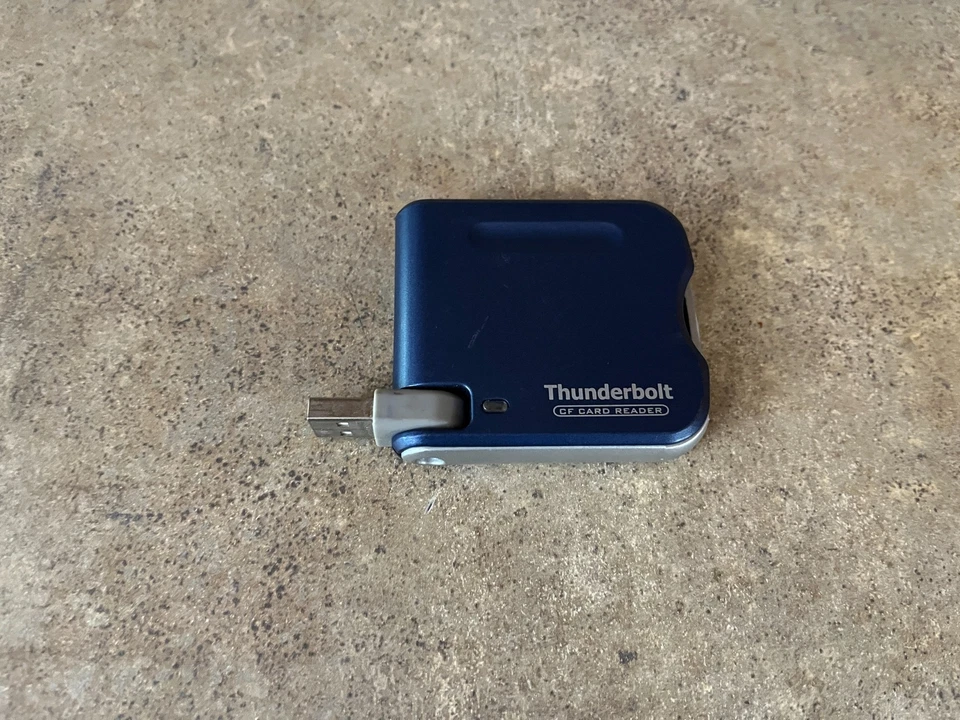 THUNDERBOLT CF CARD READER 800088 SMARTDISK A4-2(2) - Image 1 of 4