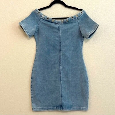BEBE 露肩牛仔紧身连衣裙 – 索环细节 – 6 码 — 第 1/4 张图片