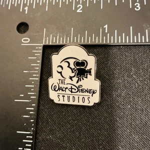 MICKEY with MOVIE CAMERA for the WALT DISNEY STUDIOS Disney 2000 PIN WDW VTG - Picture 1 of 5