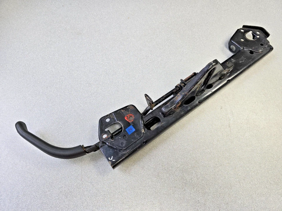 VERY NICE ORIGINAL PORSCHE 911 928 930 968 DRIVERS SEAT OUTER LOCKING RAIL #2 - Imagem 1 de 4