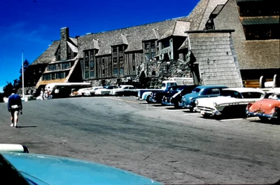 Carnation Delivery Truck @ Timberline Lodge Mt Hood Oregon: 1950's 35mm Slide - Imagem 1 de 4