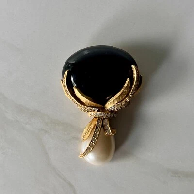 Oscar de la Renta 镀金黑色玻璃珍珠面水晶吊坠胸针 2.5 英寸 — 第 1/4 张图片