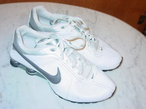 2010 Mens Nike Shox Conundrum 407988-107 Running Shoes! Size 12 Sold As Is! - Picture 1 of 12