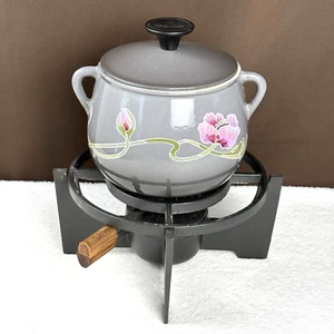 RAR! Vintage Cousances Le Creuset Belle Epoque Gusseisen Fondue Bohnentopf mit Ständer! - Bild 1 von 16