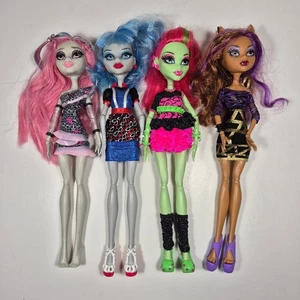 Lot of 4 Monster High Ghouls Night Out Doll Rochelle Ghoulia Venus Clawdeen - Foto 1 di 14