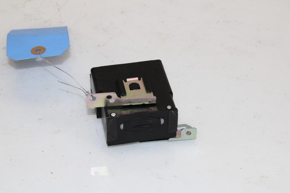 Слот для ключа зажигания для Nissan 370z 2009-2020 годов выпуска 285F51EA0A от оригинального производителя NK90 - Изображение 1 из 4