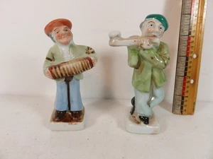 Par de figuras de músicos florero Japón ocupado flauta acordeón 4 3/4 pulgadas 4 1/2 pulgadas - Imagen 1 de 6