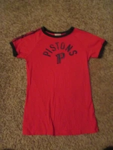 NBA Detroit Pistons Women's Size Small Short Sleeve Red Tee Shirt Adidas - Picture 1 of 3