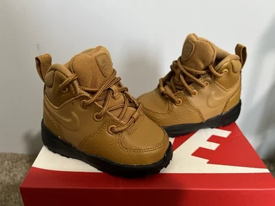 NIKE Manoa LTE Botas para Niños Pequeños, Marrón Trigo, Talla 4C Foto 1 de 4
