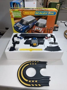 Micro Scalecxtric Mini Challenge Woolworths Exclusive COMPLETE Set Works Great - Picture 1 of 12