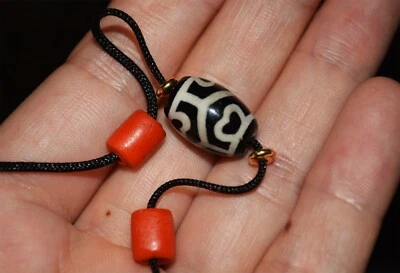 Antiguo tibetano antiguo real loto dzi cuentas amuleto genuino puro gzi colgante 西藏莲花天珠 Foto 1 de 4