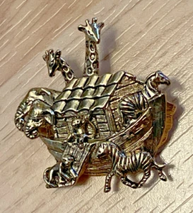 Avon Noah’s Ark Vintage Brooch Gold Tone Pin Giraffes, Elephants, Monkeys, Zebra - Picture 1 of 4