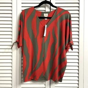 NWT Chico's Womens Orange Beige Zebra Print Tee Grommet Short Sleeve V-Neck Sz 1 - Picture 1 of 11