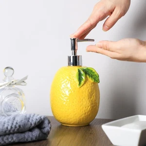 Dispensador de jabón de limón de cerámica grande - Botella bomba líquida de encimera de cocina/baño - Imagen 1 de 7