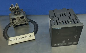 Honeywell DCP100T Temperature Controller DCP10T7000100000 - Picture 1 of 6