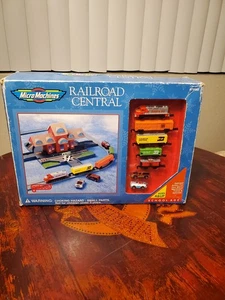 1995 Galoob Lines Micro Machines Santa Fe Diesel Ferrocarril Estación Central Set en - Imagen 1 de 8