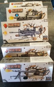 2 kits y soporte de armas modelo de plástico pequeño, diseños seleccionados al azar vendedor del Reino Unido - Imagen 1 de 7