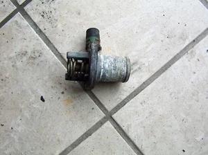 Renault Twingo C06 Thermostat mit Wasseranschlußstutzen - Bild 1 von 2