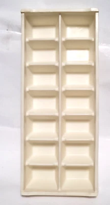 Bandeja de cubitos de hielo Hotpoint de colección de fácil liberación de plástico beige Foto 1 de 4