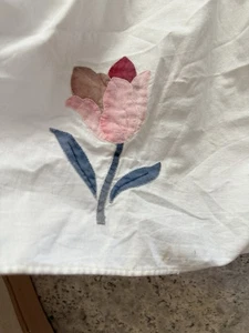 Omusa Bettrock weiß Rüschen Perkal mit Handapplikation Tulpe Blumen QUEEN SIZE - Bild 1 von 8