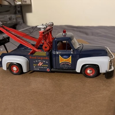 diecast 1/18 Road Legends 1953 Ford F-100 Tow Truck Blue - Image 1 of 4