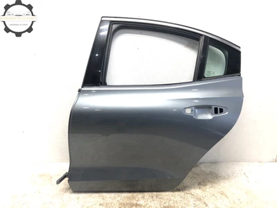 Volvo S60 2019-2025 panel de carcasa de puerta trasera del conductor izquierdo OEM 714 gris osmio Foto 1 de 4