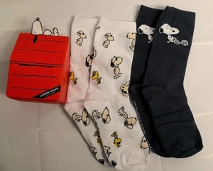 2x Calcetines tobilleros Peanuts SNOOPY para damas en caja de regalo con forma de casa de perro talla 4 - 6,5 del Reino Unido - Imagen 1 de 4