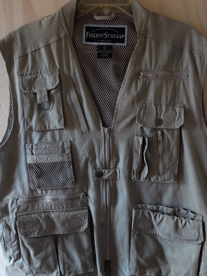 Field & Stream Men's XL Outdoor Multi Pocketed Vented Hunting/Fishing/Safari/... - Image 1 of 4