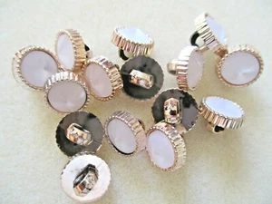 10 X 11MM REDONDO OPACO BLANCO PERLA CAMPANARIO RANURA DORADA COSER EN BOTONES DE VÁSTAGO - Imagen 1 de 3