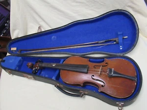 Antique violin in Case with Bow for Restoration - Picture 1 of 15