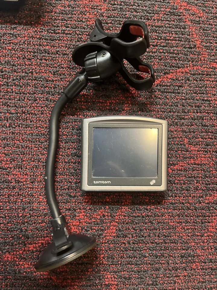 TOMTOM  One 4N00.005 GPS NAVIGATOR BLUETOOTH N14644 Bundle W/dash Mount - Image 1 of 4