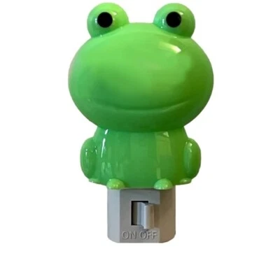 Green Frog LED Luz Nocturna Enchufe NUEVO en Tarjeta Foto 1 de 4