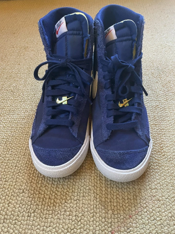 NIKE BLAZER MID '77 DEEP ROYAL BLUE-WHITE-ORANGE "FIRST USE" SZ 8 - Image 1 of 4