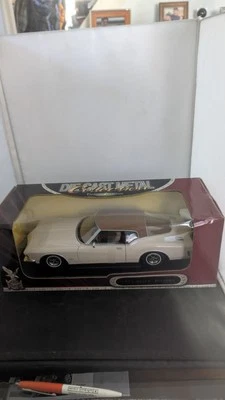 Yat Ming Diecast Collection 1971 Buick Rivera escala 1:18 - Imagem 1 de 4