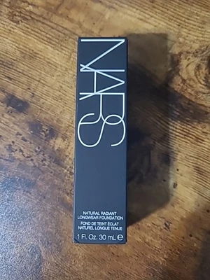 Base larga Nars natural radiante talla completa 1 OZ Aruba Foto 1 de 3