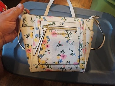 Liz Claiborne White Purse, Floral, NWT $60 MSRP  - Image 1 of 4