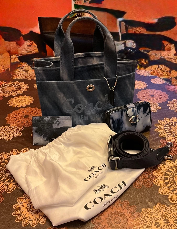 ¡JUSTO A TIEMPO PARA NAVIDAD! Bolso de Mano Coach Tye Dye Azul Denim Carga 26 Nuevo sin Etiquetas Foto 1 de 4