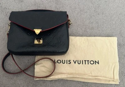 Сумочка Louis Vuitton с монограммой Empreinte Pochette Metis MM цвет Marine Rouge M44071 A - Изображение 1 из 4