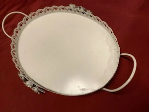 Vassoio In metallo bianco ovale, lavorato con rose decorate applicate - Foto 1 di 7