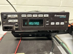 MOTOROLA Spectra VHF Astro P25 Digital 50W Dash radio 255Ch Police weather ham - Zdjęcie 1 z 7
