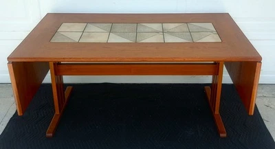 Mesa de comedor Mid Century Denmark Gangso Mobler de teca y azulejos botánicos hojas caídas Foto 1 de 4