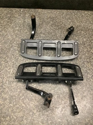 Harley Davidson Road Glide 2013 FLTRX tablero de piso de conductor derecho e izquierdo Foto 1 de 4