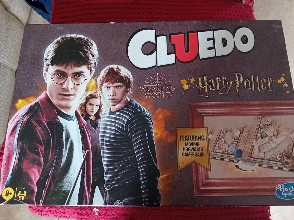 Cluedo Harry Potter Board Game with Moving Board Hasbro 2020 (8yrs+) ~ Complete - Image 1 of 4