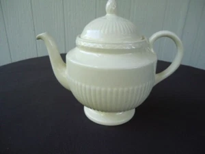 Wedgwood Queensware edme teapot - Picture 1 of 3