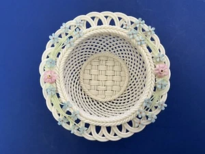 BELEEK VTG. WOVEN BOWL- FLOWERS MARKED “BELLEK IRELAND” - Picture 1 of 6