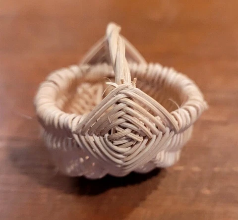 MINIATURE Very Small hand woven Basket 2" X 1" Cover