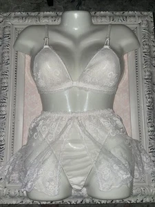 Marilyn Monroe Skirted Lace Thong Panty & Accordian Lace Front Close Bra 32/S - Picture 1 of 14
